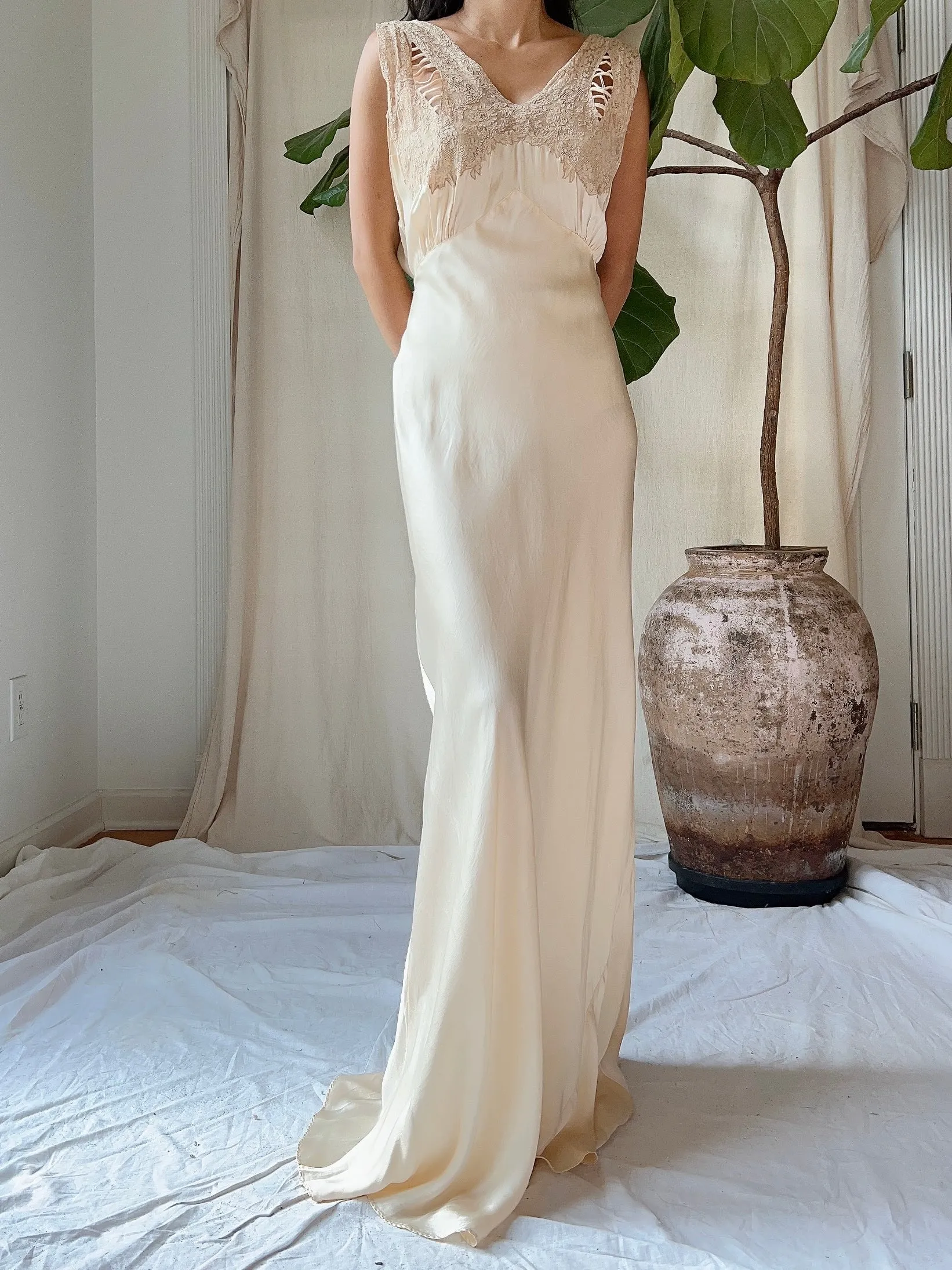 1930s Pure Lightweight Silk and Lace Gown - S