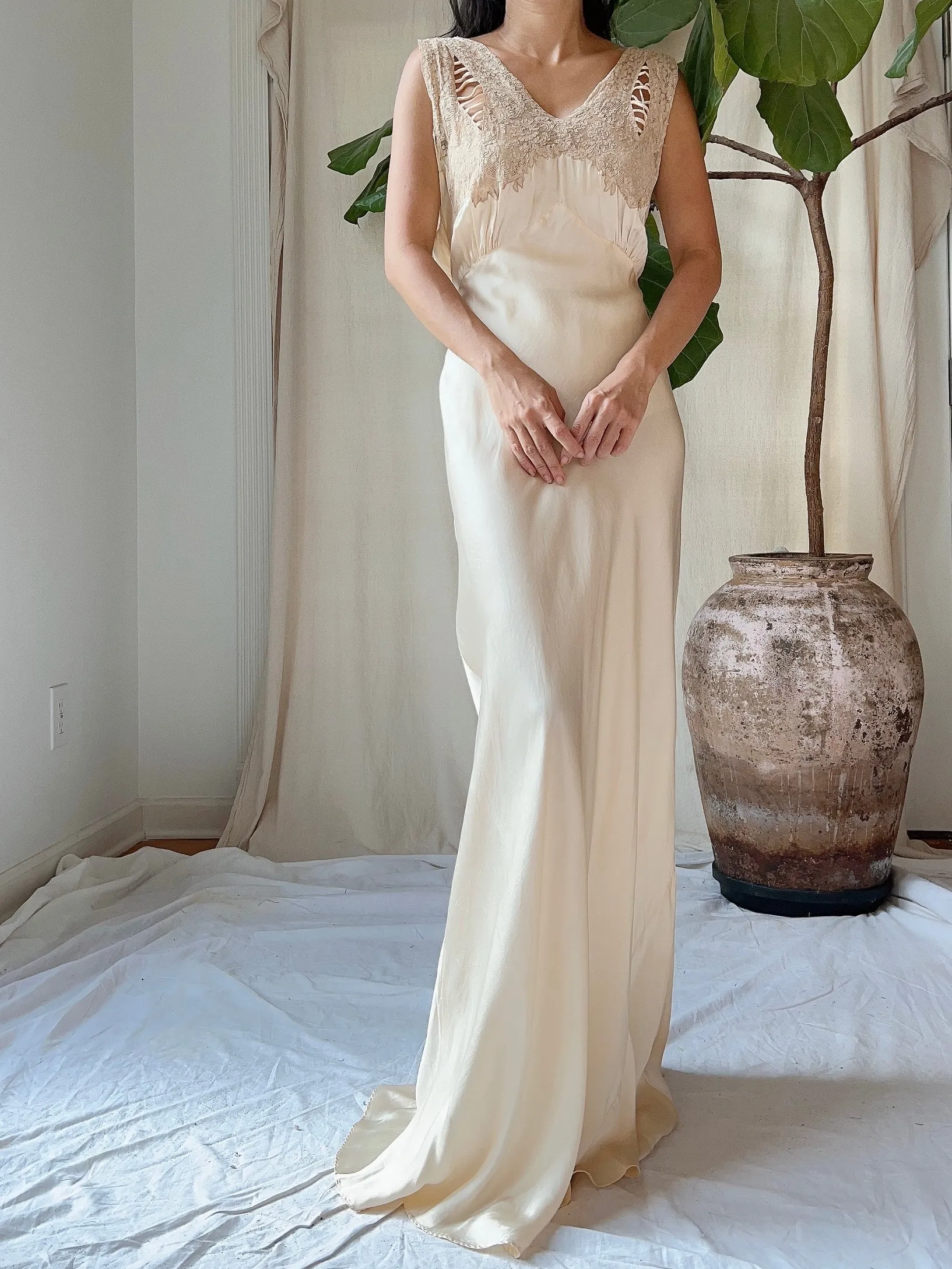 1930s Pure Lightweight Silk and Lace Gown - S