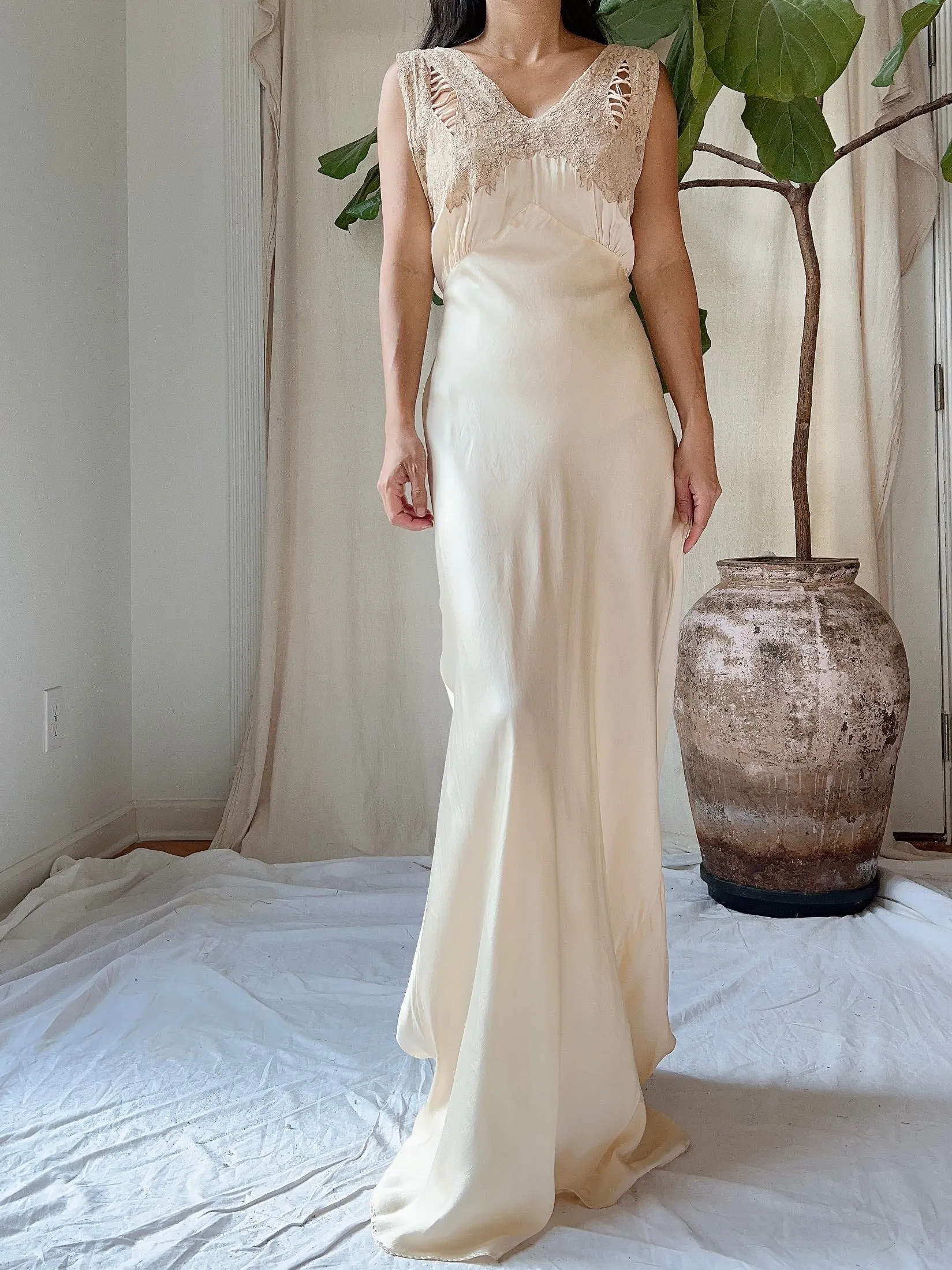1930s Pure Lightweight Silk and Lace Gown - S