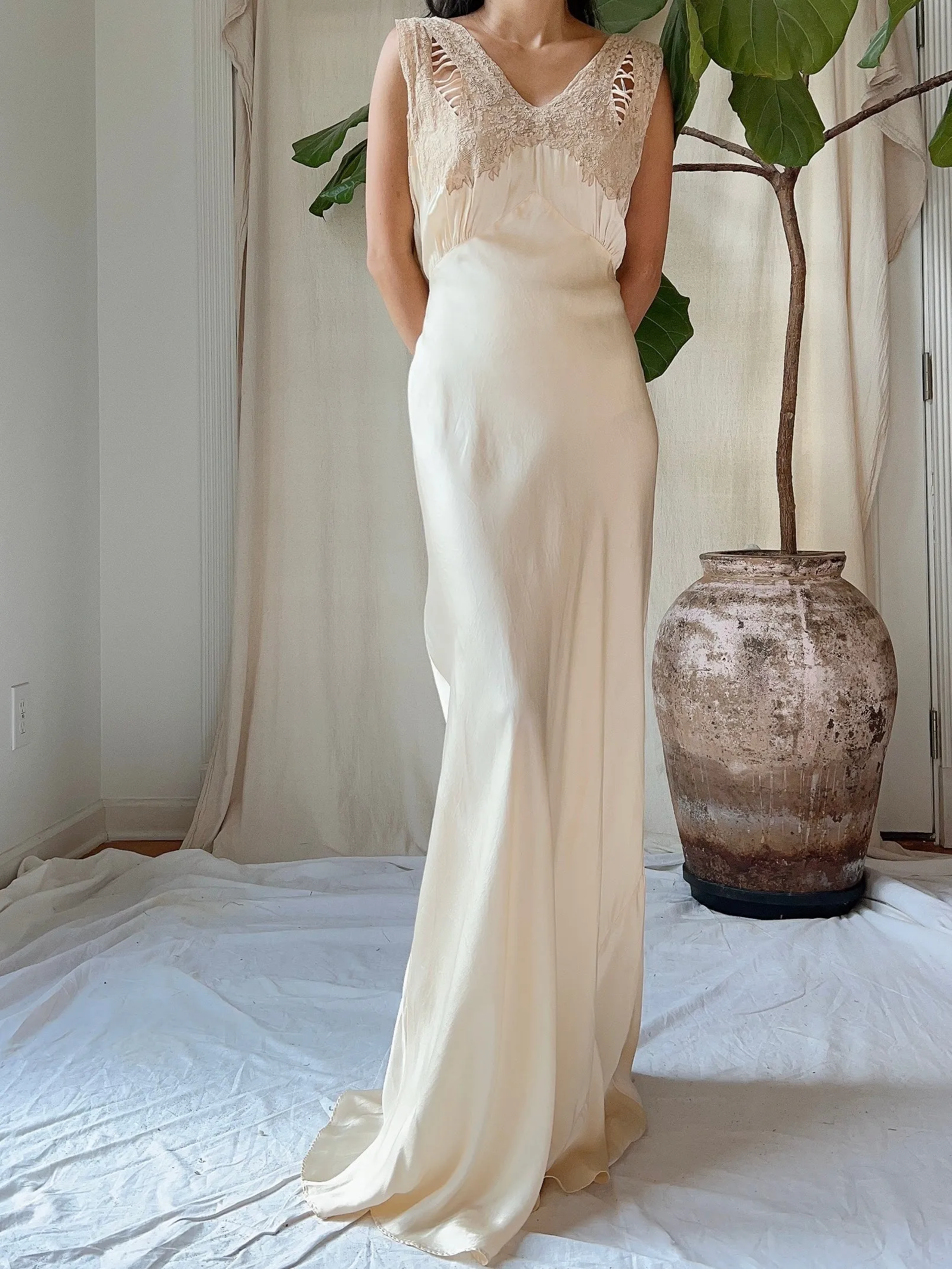 1930s Pure Lightweight Silk and Lace Gown - S
