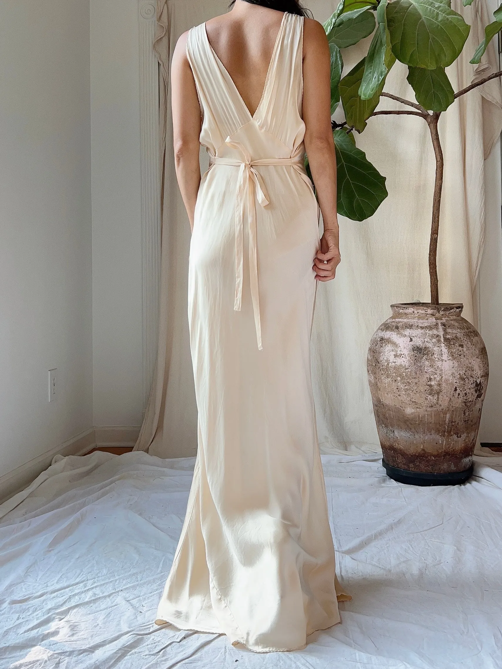 1930s Pure Lightweight Silk and Lace Gown - S