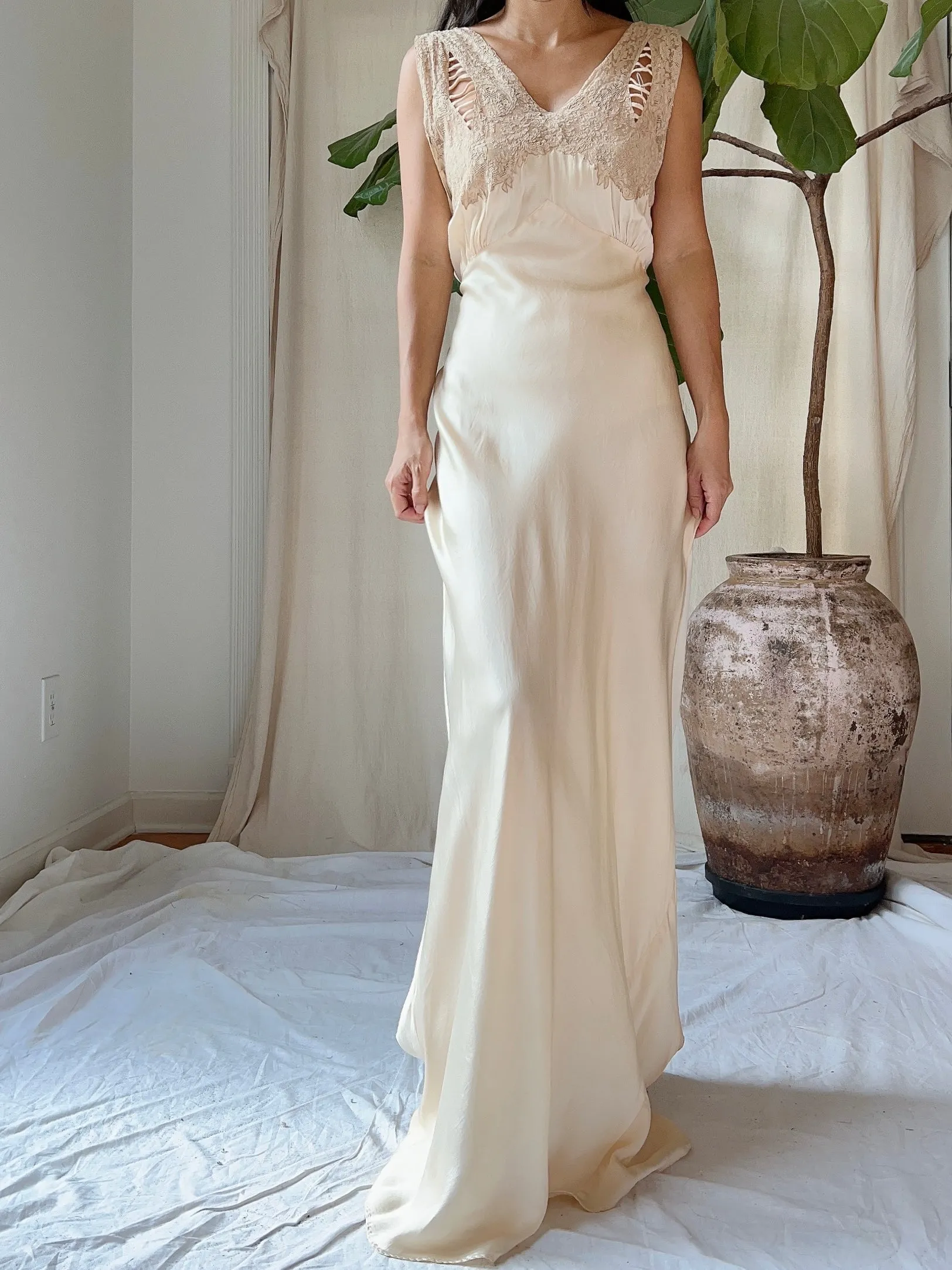 1930s Pure Lightweight Silk and Lace Gown - S