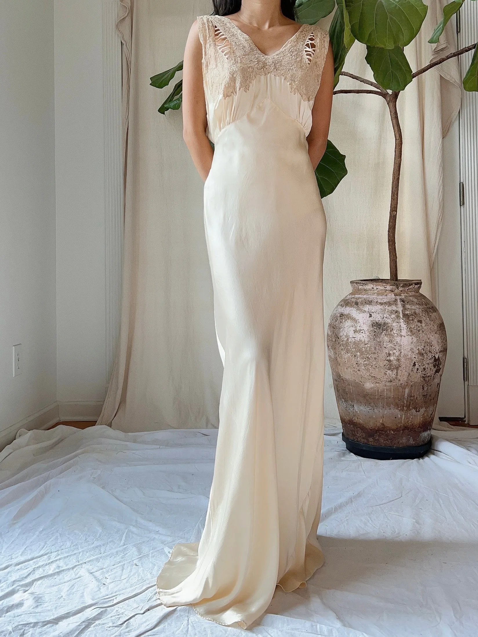 1930s Pure Lightweight Silk and Lace Gown - S
