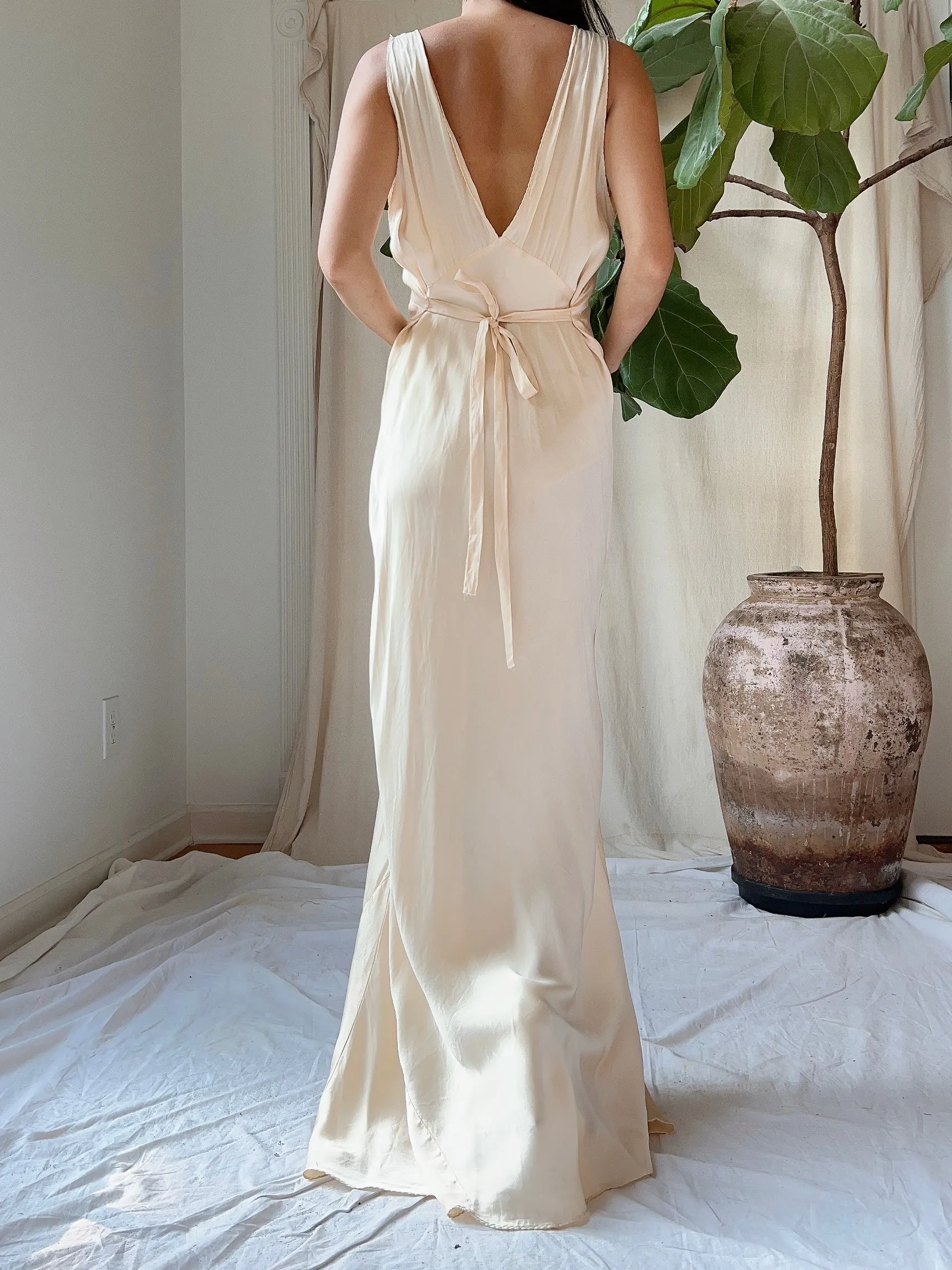 1930s Pure Lightweight Silk and Lace Gown - S