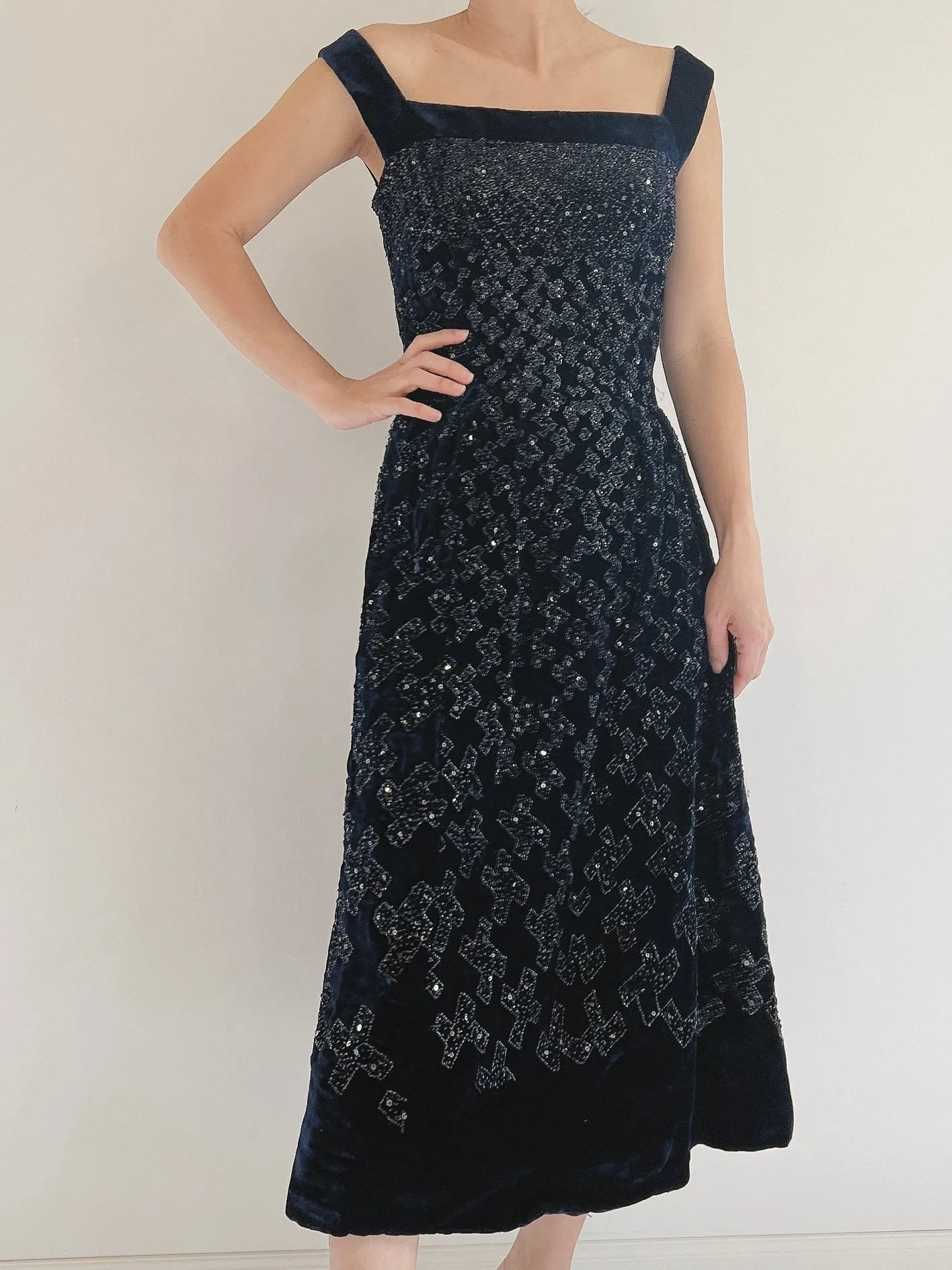 1950s Dark Blue Velvet Hand-Beaded Dress - XS