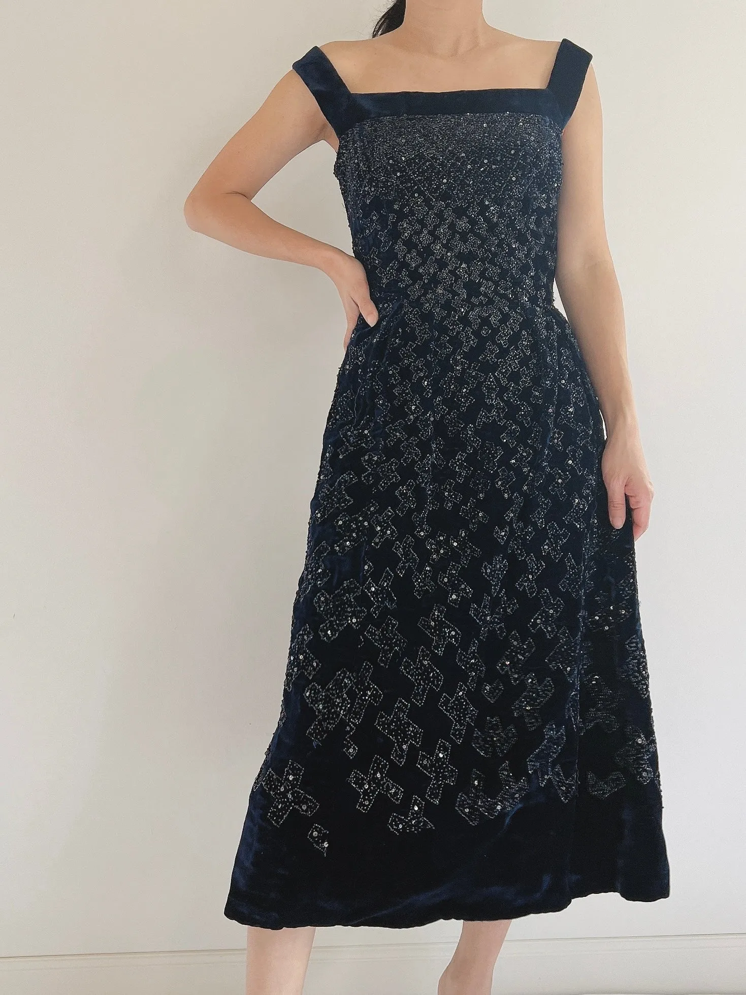 1950s Dark Blue Velvet Hand-Beaded Dress - XS