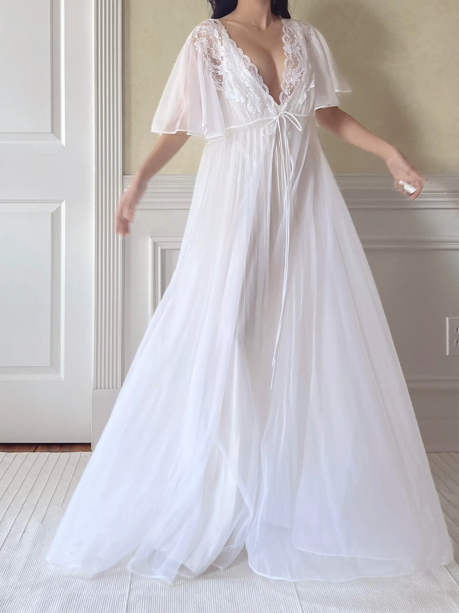 1960s White Flutter Sleeve  Dressing Gown - M