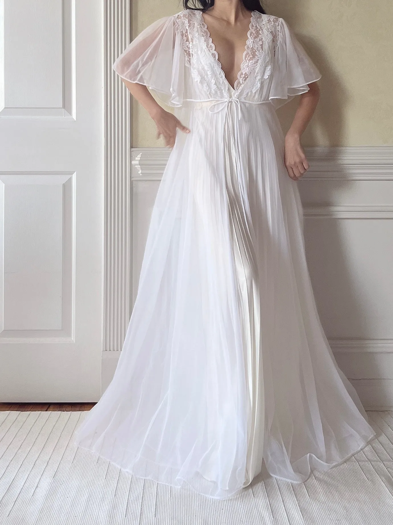 1960s White Flutter Sleeve  Dressing Gown - M