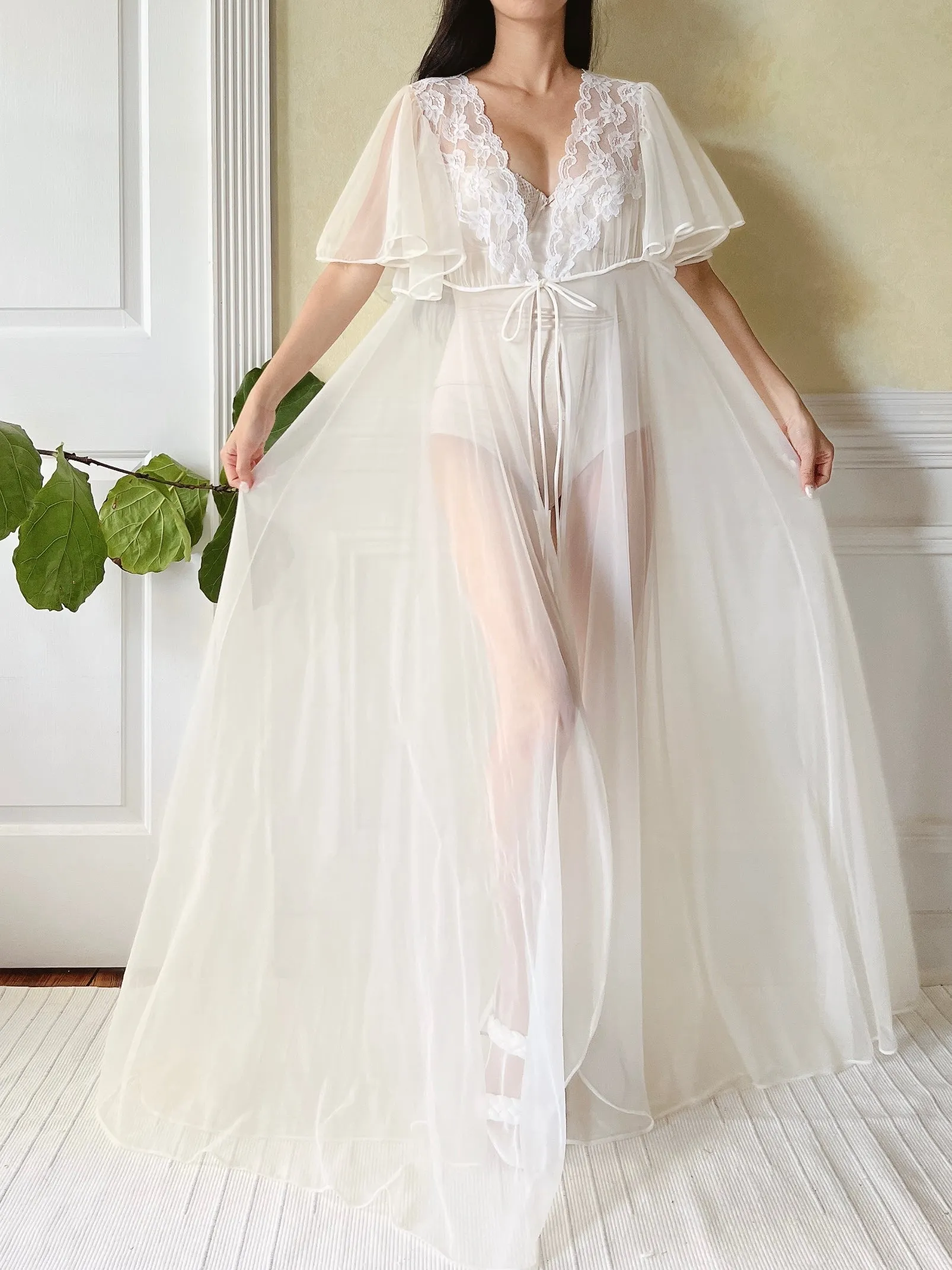 1960s White Flutter Sleeve  Dressing Gown - M