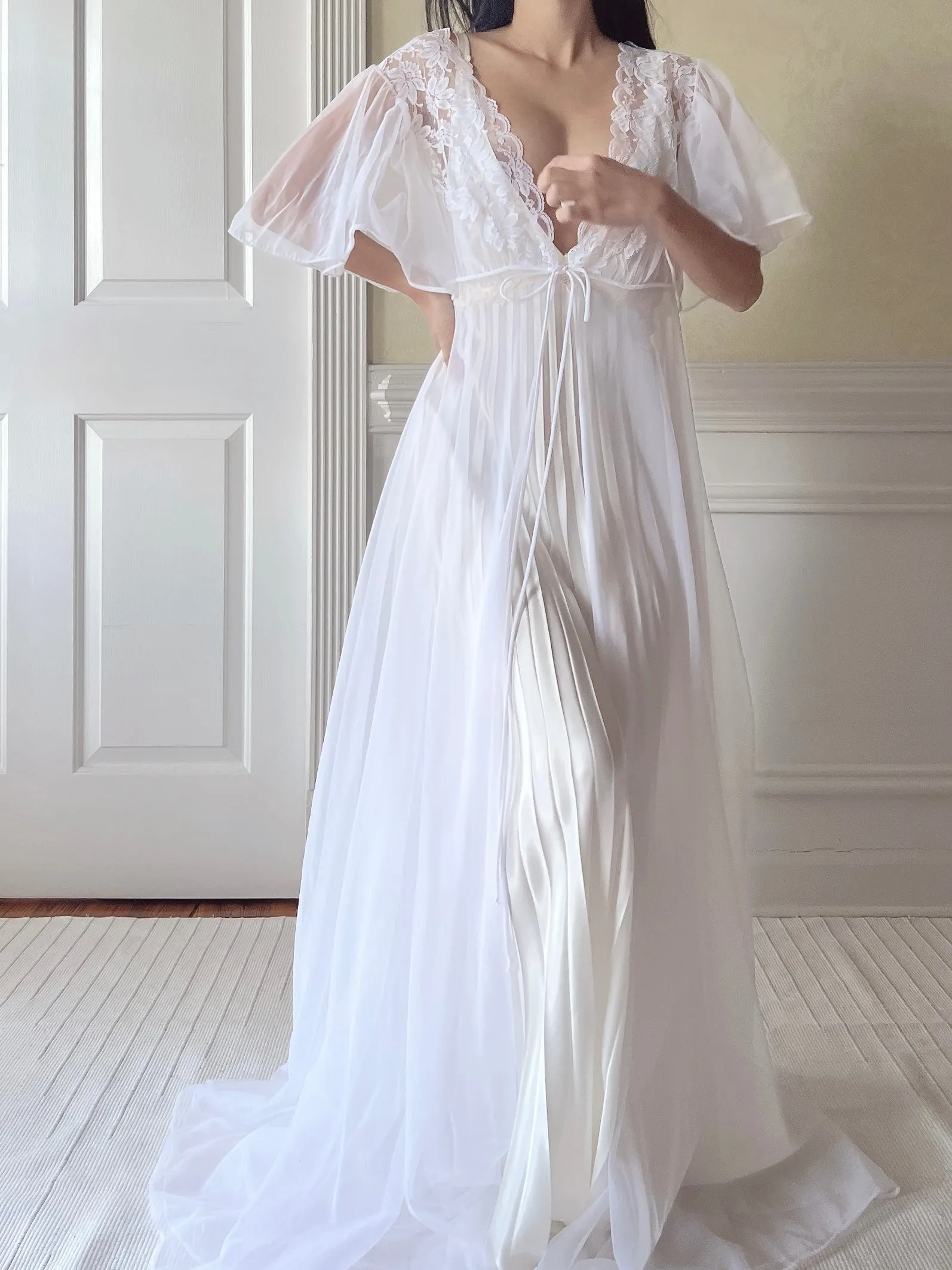 1960s White Flutter Sleeve  Dressing Gown - M