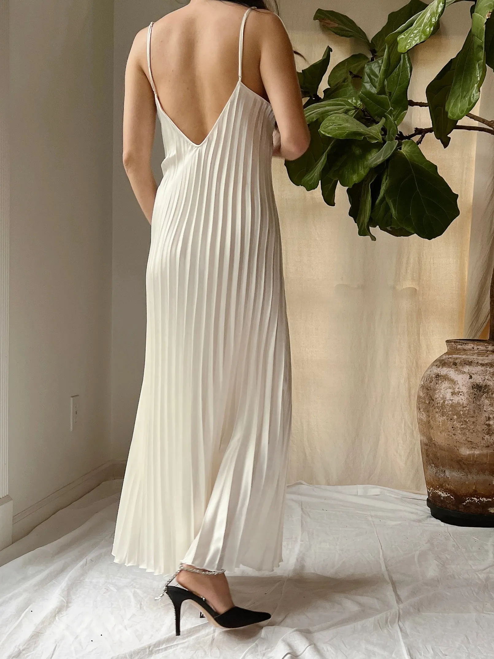 1980s Ivory Pleated Satin Dress - M/L