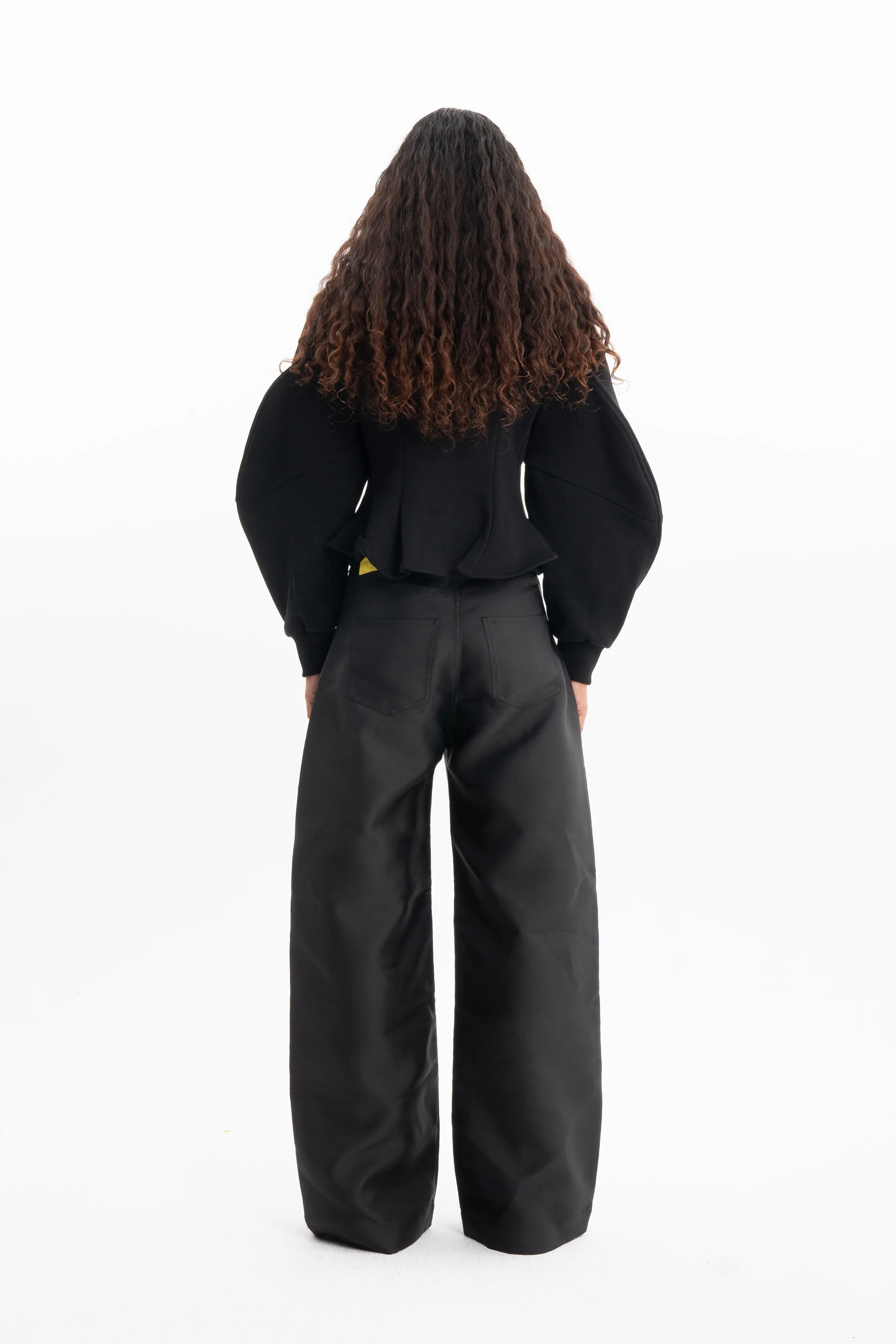 BLACK FRILL SWEATSHIRT